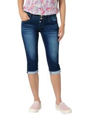 Timezone Rybaczki dżinsowe "Enya" - Slim fit - w kolorze granatowym rozmiar: W24. Niebieskie szorty Timezone, z aplikacjami, klasyczne. Za 121.80 zł.