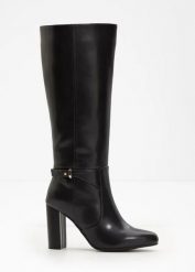 Kozaki. Czarne kozaki bonprix, bez wzorów, eleganckie, bez obcasa, bez zapięcia. Za 219.99 zł.