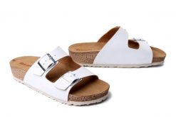 Inblu NM-39 001 biały, klapki damskie. Białe klapki Inblu, bez wzorów, ze skóry, bez obcasa, na koturnie, bez zapięcia. Za 89.99 zł.