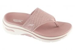 Japonki damskie, Go Walk Arch Fit 2.0 Sandal - Carrie. Czerwone japonki Skechers, bez wzorów, z materiału, sportowe. Za 249.99 zł.