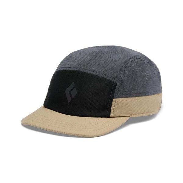 Czapka 5-panelowa Black Diamond Distance. Szare czapki z daszkiem Black Diamond, bez wzorów, z poliesteru, sportowe. Za 227.00 zł.