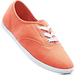 Tenisówki bonprix jasnoczerwony. Buty sportowe lifestyle marki bonprix. Za 19.99 zł.