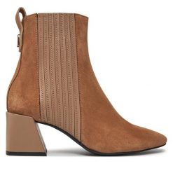 Botki Furla. Brązowe botki Furla, bez wzorów, bez obcasa, na słupku, bez zapięcia. Za 1,239.00 zł.