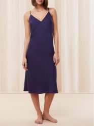 Triumph Koszula nocna Silky Sensuality 10216557 Granatowy Regular Fit. Niebieskie koszule nocne Triumph, bez wzorów, z lyocellu, bez ramiączek. Za 209.99 zł.