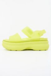 Buty CROCS 212651C Żółty. Żółte buty trekkingowe Crocs, z gumy, bez zapięcia. Za 289.99 zł.