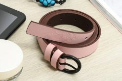 Beltimore skórzany damski pasek czarny 2,5 cm jasny róż A62 : Kolory - różowy, Rozmiar pasków - r.105-120 cm NoSize. Czarne paski NoName, bez wzorów. Za 53.99 zł.