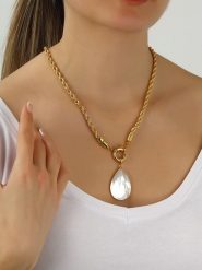 Pierres delicates Pozłacany naszyjnik z zawieszką - dł. 50 cm rozmiar: onesize. Białe naszyjniki Pierres delicates, z materiału, z perłą, pozłacane. Za 78.84 zł.