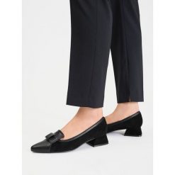 Czółenka Lasocki. Czarne czółenka Lasocki, bez wzorów, bez obcasa, bez zapięcia. Za 269.99 zł.