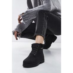 Czarne Traperki With Control. Traperki marki Born2be. Za 69.99 zł.