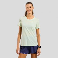 Koszulka damska Odlo ESSENTIAL LINENCOOL T-shirt crew neck s/s. Zielone t-shirty ODLO, s, bez wzorów, sportowe, bez kołnierzyka, bez ramiączek. Za 204.20 zł.