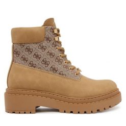 Trapery Guess. Brązowe traperki Guess, z aplikacjami, bez obcasa, bez zapięcia. Za 579.99 zł.