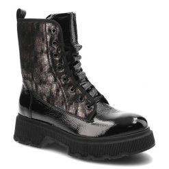 Trapery damskie Clasicco, naturalna skóra lakierowana z dodatkiem materiału filcowa wkładka ocieplane wnętrze, czarne, 2260-01AM-W2. Czarne traperki Clasicco, bez wzorów, z lakierowanej skóry, klasyczne, bez obcasa, bez zapięcia. Za 389.00 zł.