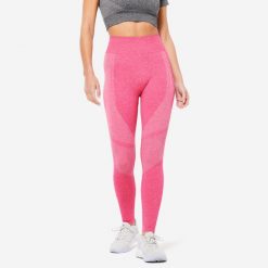 Legginsy fitness damskie Domyos 900. Czerwone legginsy DOMYOS, bez wzorów, z elastanu, sportowe. W wyprzedaży za 49.99 zł.