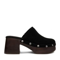 Klapki Guess Jeans. Czarne klapki Guess Jeans, z aplikacjami, z jeansu, bez obcasa, bez zapięcia. Za 359.99 zł.