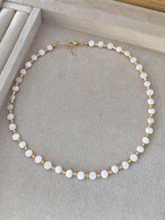 Nakkash Pozłacany naszyjnik z masą perłową - dł. 42 cm rozmiar: onesize. Białe naszyjniki Nakkash, z materiału, z perłą, pozłacane. Za 34.99 zł.