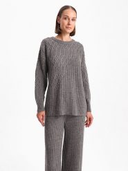 BGN Sweter w kolorze antracytowym rozmiar: 38. Czarne swetry BGN, bez wzorów, ze splotem, bez ramiączek. Za 110.04 zł.