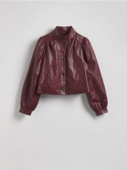 Krótka kurtka z imitacji skóry - burgundowy. Czerwone kurtki Reserved, l, bez wzorów, ze skóry, bez kaptura. Za 259.99 zł.