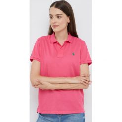 Polo Ralph Lauren polo 211806666017 damski kolor różowy z kołnierzykiem. Czerwone t-shirty Polo Ralph Lauren, bez wzorów, z dzianiny, bez kołnierzyka, bez ramiączek. W wyprzedaży za 399.99 zł.