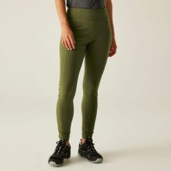 Legginsy trekkingowe damskie Monira. Zielone legginsy Regatta, bez wzorów, z materiału, sportowe. W wyprzedaży za 187.15 zł.