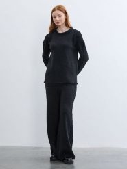 BGN Sweter w kolorze czarnym rozmiar: 38. Czarne swetry BGN, bez wzorów, ze splotem, bez ramiączek. Za 86.99 zł.