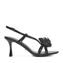 Sandały DeeZee. Czarne sandały DeeZee, bez wzorów, bez obcasa, na szpilce, bez zapięcia. Za 139.99 zł.