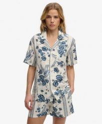 Superdry Koszula damska Beach z krótkim rękawem w kwiaty kremowa. Białe koszule Superdry, z aplikacjami, z bawełny, wakacyjne, bez kołnierzyka, bez ramiączek. Za 234.25 zł.