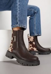 Brązowe Klasyczne Botki Sztyblety w Krowie Łaty Zdobione Metaliczną Aplikacją Laore. Brązowe botki Renee, z aplikacjami, z jeansu, eleganckie, bez obcasa, na płaskiej podeszwie, bez zapięcia. Za 149.99 zł.