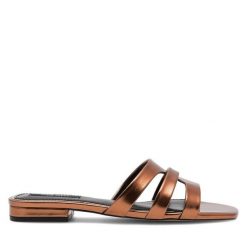 Klapki Nine West. Brązowe klapki Nine West, bez wzorów, bez obcasa, bez zapięcia. Za 179.99 zł.