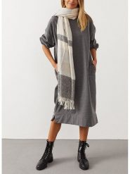 Milan Kiss Sukienka w kolorze szarym rozmiar: S. Szare sukienki Milan Kiss, na co dzień, s, bez wzorów, bez kołnierzyka, bez ramiączek, midi, proste. Za 165.99 zł.