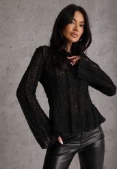 Czarna Bluzka z Koronki Ozdobiona Rozszerzanymi Rękawami Lertiola. Czarne bluzki Renee, bez wzorów, z koronki, eleganckie, bez kołnierzyka, bez ramiączek. Za 89.99 zł.