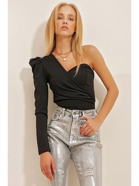 Trend Alaçatı Stili Bluzka w kolorze czarnym rozmiar: L. Czarne bluzki Trend Alaçatı Stili, l, bez wzorów, bez kołnierzyka, bez ramiączek. Za 74.28 zł.