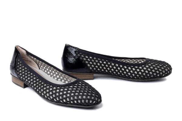 RIEKER 51960-00 black, baleriny damskie. Czarne baleriny Rieker, bez wzorów, bez obcasa, na obcasie, bez zapięcia. Za 299.90 zł.
