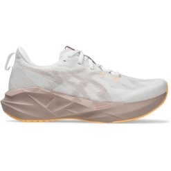 Buty biegowe ASICS Novablast 5 Damskie Białe/Brązowe. Białe buty do biegania ASICS, bez wzorów, z materiału, bez zapięcia, do biegania. Za 674.15 zł.