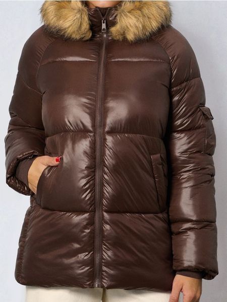 Pikowana kurtka puffer - brązowy. Brązowe kurtki Sinsay, l, bez wzorów, bez kaptura. Za 119.99 zł.