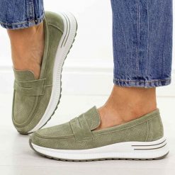 Zielone skórzane mokasyny damskie Filippo Dp6750/26. Zielone mokasyny Filippo, bez wzorów, z jeansu, z okrągłym noskiem. Za 219.00 zł.