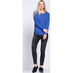 Niebieski Sweter Mad. Niebieskie swetry Born2be, z dzianiny. Za 79.99 zł.