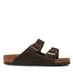 Klapki Birkenstock. Brązowe klapki Birkenstock, bez wzorów, bez obcasa, bez zapięcia. Za 599.99 zł.
