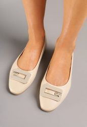 Beżowe Balerinki Ozdobione Geometryczną Aplikacją Tirenia. Brązowe baleriny Renee, z aplikacjami, biznesowe, bez obcasa, na płaskiej podeszwie, bez zapięcia. Za 59.99 zł.