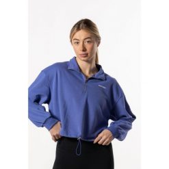Damska krótka bluza z krótkim zamkiem i opuszczonym ramieniem – niebieski irys. Niebieskie bluzy AESTHETIC WOLF, l, bez wzorów, z bawełny, bez ramiączek, bez kaptura. Za 259.99 zł.