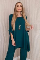 Komplet bluzka + spodnie z wisiorkiem morski. Zielone bluzki Kesi Włoski, l, z aplikacjami, z poliesteru, biznesowe, bez kołnierzyka, bez ramiączek. Za 196.55 zł.