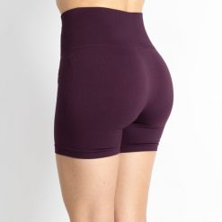 Szorty sportowe damskie Xtreme Sportswear. Fioletowe szorty sportowe XTREME, bez wzorów, z elastanu, na fitness i siłownię. Za 133.99 zł.