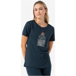 Koszulka z krótkim rękawem damska SUPER.NATURAL Preikestolen Cliffs Tee. Niebieskie t-shirty sportowe super.natural, l, bez wzorów, bez ramiączek. Za 183.53 zł.