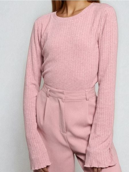 Bluzka z długim rękawem - różowy. Czerwone bluzki Sinsay, l, bez wzorów, bez kołnierzyka, bez ramiączek. Za 39.99 zł.