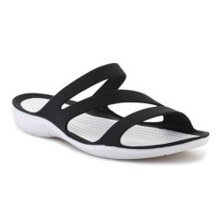Klapki Crocs Swiftwater Sandal W 203998-066 czarne. Czarne klapki bez wzorów, sportowe, bez obcasa, bez zapięcia. Za 303.63 zł.