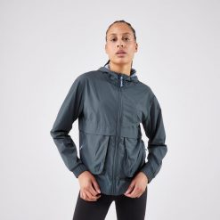 Kurtka do biegania wiatrówka damska Kiprun Run 500 Wind. Zielone kurtki do biegania KIPRUN, s, bez wzorów, z elastanu, bez kaptura, do biegania. Za 149.99 zł.