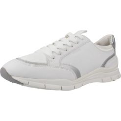 Buty GEOX D SUKIE Biały. Białe kapcie Geox, bez wzorów, ze skóry, bez zapięcia, trekkingowe. Za 237.99 zł.
