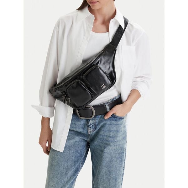 Torebka G-Star Raw. Czarne torebki klasyczne G-Star Raw, bez wzorów, retro, bez dodatków. Za 137.99 zł.
