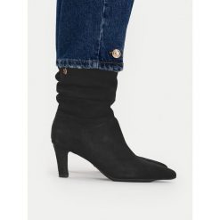 Botki MEXX. Czarne botki Mexx, bez wzorów, bez obcasa, na szpilce, bez zapięcia. Za 479.99 zł.