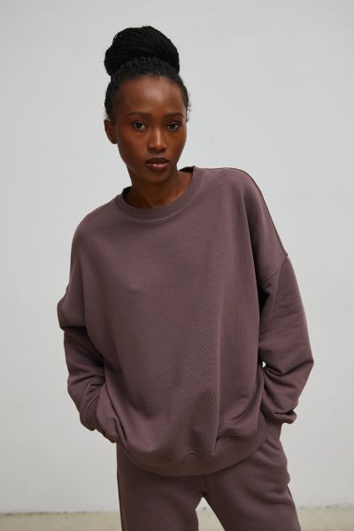 Bluza damska o kroju regular fit w kolorze BROWNIE CAKE - PHENIX. Bluzy Marsala, uniwersalny, bez wzorów, z bawełny, bez kaptura. Za 259.90 zł.