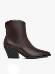 Bordowe botki w kowbojskim stylu. Czerwone botki Ryłko, bez wzorów, ze skóry, eleganckie, bez obcasa, na obcasie, bez zapięcia. Za 499.99 zł.